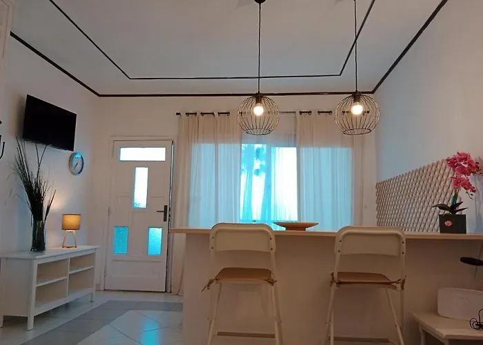 Studio Sea Front View & Pool *