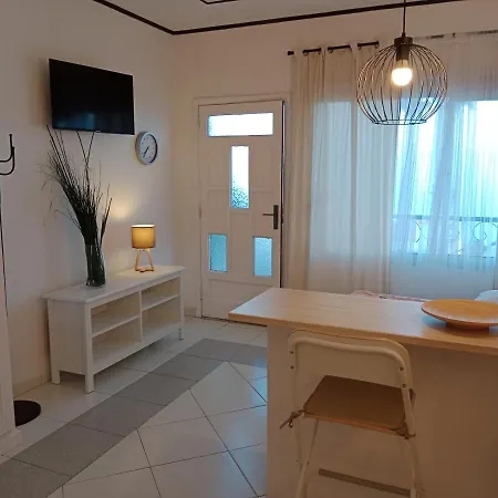 Appartamento Studio Sea Front View & Pool