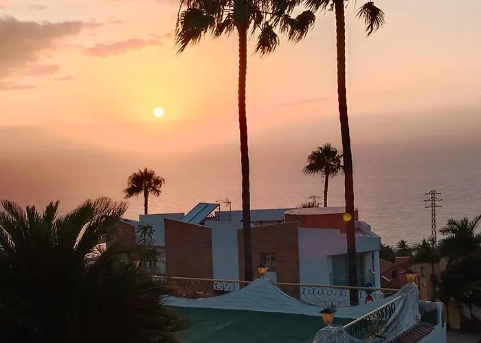 Studio Sea Front View & Pool